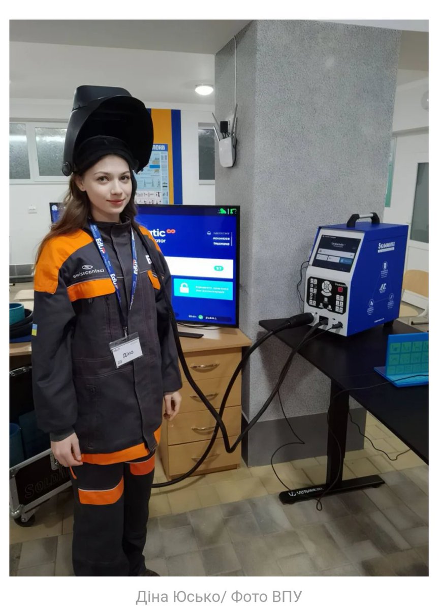 Дивіться, яка молодчинка. Виграла  конкурс. Одна серед чоловіків. В традиційно чоловічій сфері. 
Ось це справжній професіоналізм та рівень, а не купа шаболдинь з картонками в центрі Києва, які вимагають якусь рівність.