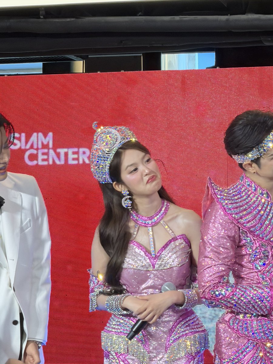 wsakiraa's tweet photo. ทำไรลูก 55555555
#MOBYE 
#LETITBLINGBLINGTOGETHER
#เพชรประกายซีรีส์ https://t.co/NMaDpSM0bV