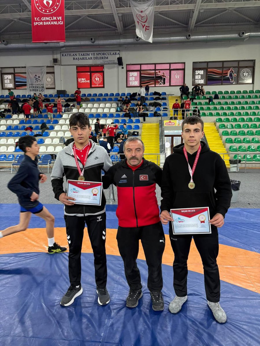 "08.03.26 tarihinde Rize’de yapılan Yıldızlar gurup Serbest Güreș Müsabakasında
Cumhuriyet YiBO Öğrencimiz
Burak ULU 85 Kg'da,
Çevreli Ş.A.E Ortaokulu Öğrencimiz
Eray GÜÇLÜ 68 kg da
1.oldular.Hocalarımızı ve öğrencilerimizi tebrik eder başarılarının devamını dileriz.<a href="/tokatmem/">Tokat İl Milli Eğitim Müdürlüğü</a>