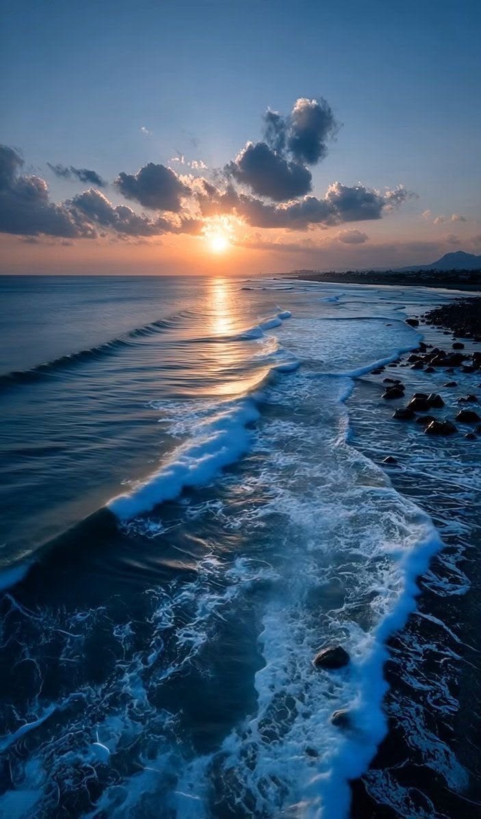 naturebeautyh's tweet photo. Sea beach🌅🌅 https://t.co/0eQDTyCjMc