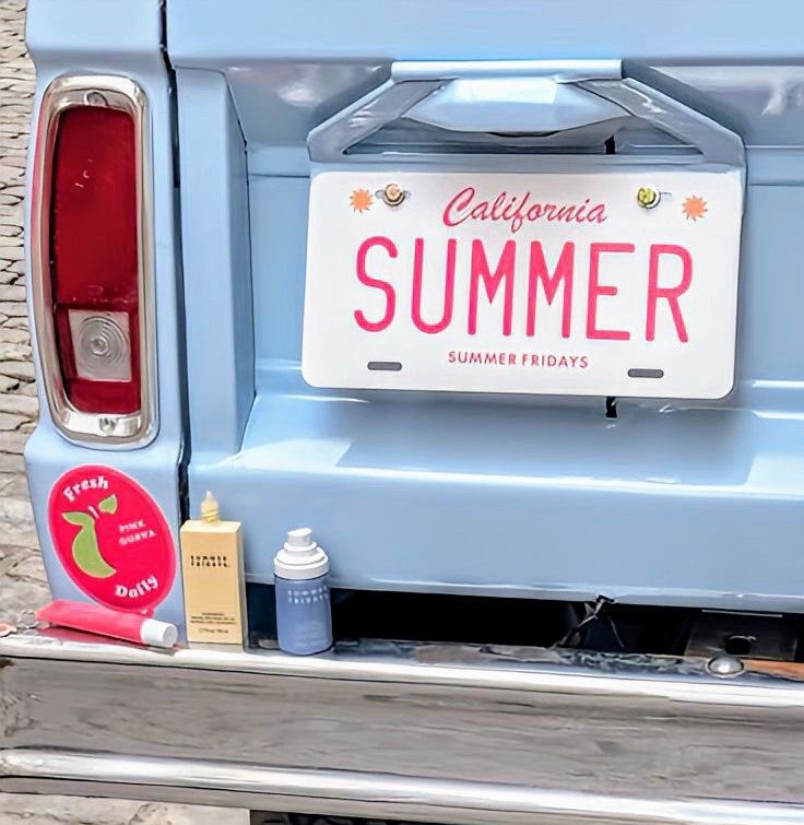 ขออวยรองเท้าคู่นี้คลาสสิคจิงเป็นรองเท้าส้นไม้แต่ฟองน้ำนิ่มใส่สบายไม่ค่อยเห็นที่ไหนเหมาะใส่ไปทะเล เที่ยวคาเฟ่ สะพายคู่กับกระเป๋าใบนี้ออกจากบ้านได้เลย