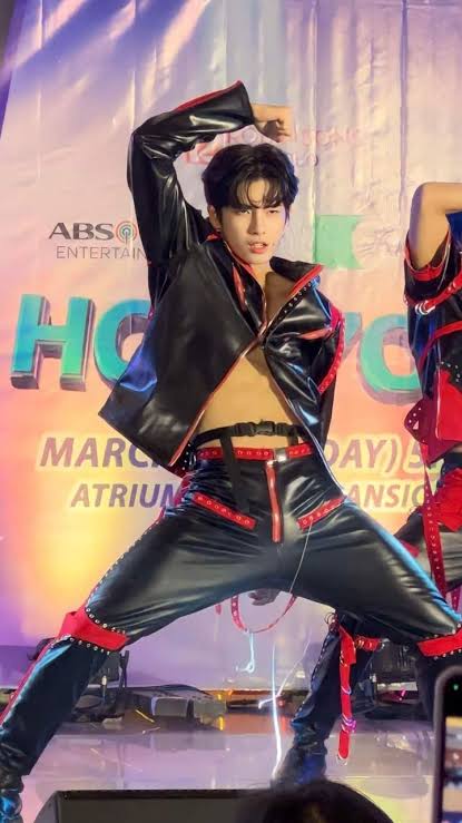 kenres_097's tweet photo. HORI7ON Kyler Chua, jakol vids. dm po sa tg (check my bio) if you want to avail! 💖 https://t.co/bda6fPYzJS