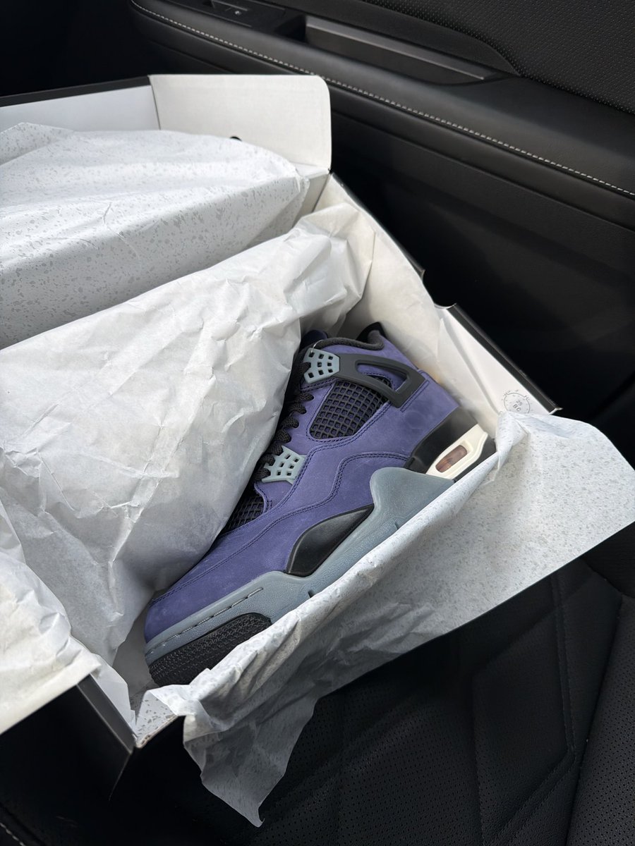 UrAverageSneakerHeaD tweet media