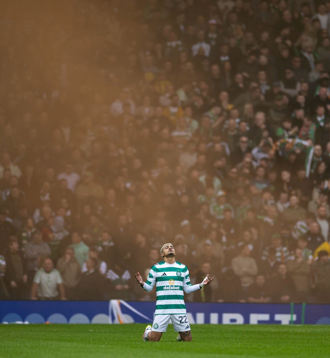 Remember it was all fun and games when they’re player skooshed water over our supporters ? 
Wee man has them on strings 😂😂😂