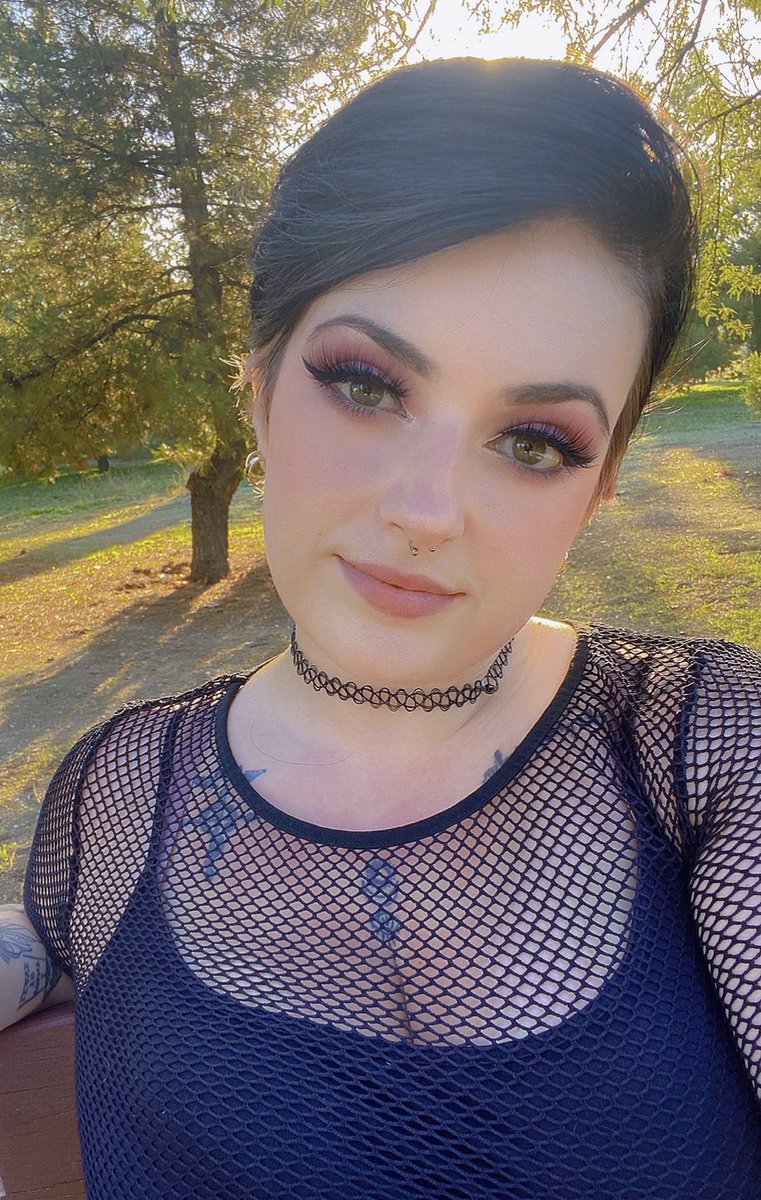 Trizia💀 tweet media