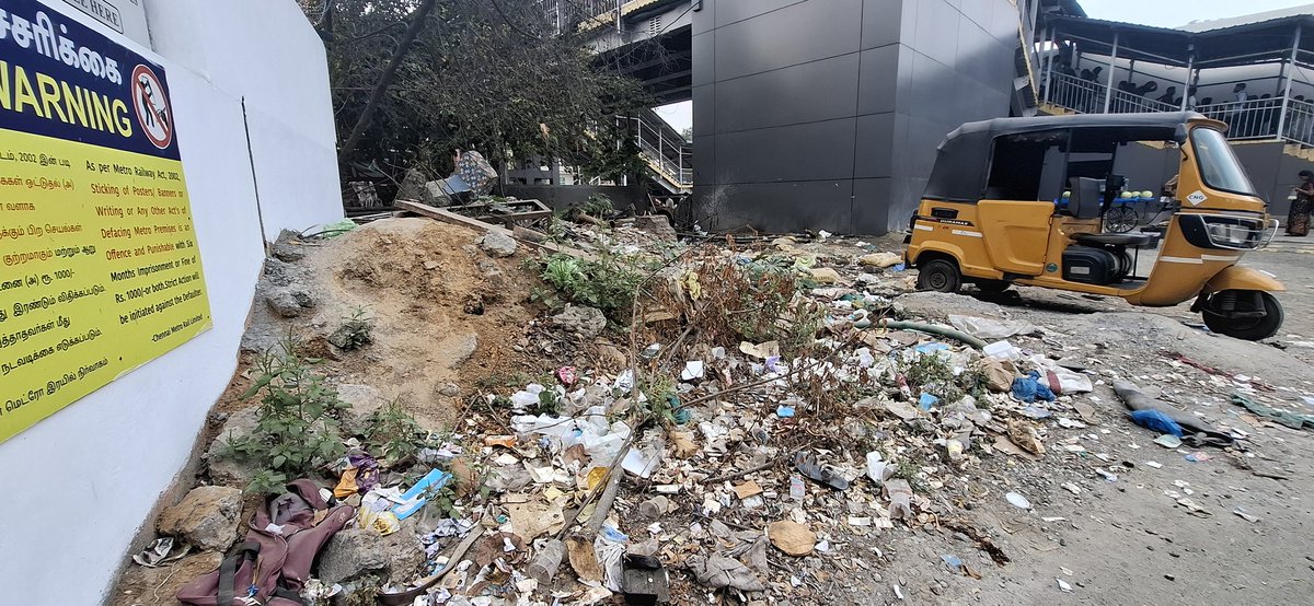 jvidyasagar's tweet photo. Guindy station West side. Where is the Swachhata Abhiyan? @DrmChennai https://t.co/b0w6Ys97Fs
