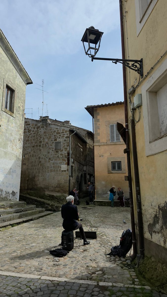 Agnese73186871's tweet photo. E infine Calcata: una piazza sospesa nel tempo, con un sassofonista che riempie l’aria di note.
Poi ancora Natura: il suono dell'acqua, il verde ovunque.
Giornate così ricordano quanto basta poco: camminare, ascoltare, guardarsi intorno.
#trekking #visitlazio #camminare
3/3 https://t.co/RC8puLKny7
