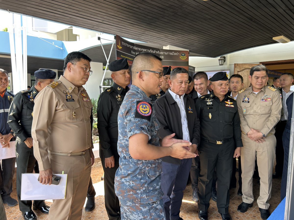 DDPMNews's tweet photo. 🧑🚒ปภ. ร่วมกับกองทัพอากาศ ฝึกบินเครือข่ายอากาศยานดับไฟป่าพื้นที่ภาคเหนือ - ฮ. ปภ. 32 แสดงศักยภาพขึ้นบินควบคุมไฟป่าในพื้นที่เข้าถึงยาก อ่านต่อ https://t.co/BCG6ReySEo
#ปภ #ข่าว #KA32 #PM25 #ภารกิจเหนือฟ้า #ปักเป้าสีส้ม #ไฟป่า #หมอกควัน https://t.co/UoebgtRZT3