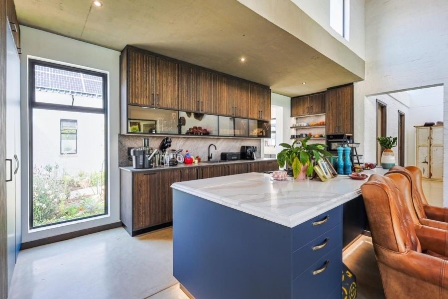 propcentralsa's tweet image. Welcome to your Ridge Estate dream escape. View this property now at buff.ly/OiuqLU1 listed for R12,900,000
4 Bedrooms| 4.5 Bathrooms| 4 Garages| Pool
Follow #PropertyCentral for #EXTREME property
#HomeSweetHome #LuxuryLiving #DreamHome