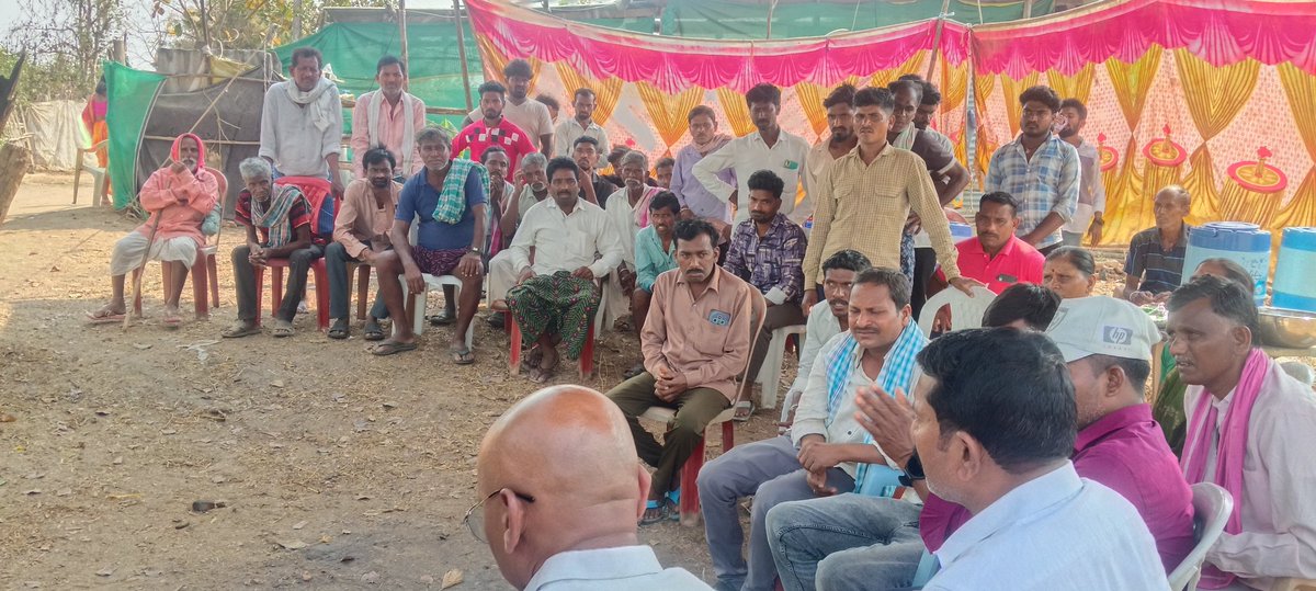 బెజ్జూర్ మండలంలోని పాపన్నపేట గ్రామంలో నిర్వహించిన ముఖ్య కార్యకర్తల సమావేశంలో బీఆర్ఎస్ పార్టీ రాష్ట్ర ప్రధాన కార్యదర్శి డాక్టర్ ఆర్‌ఎస్ ప్రవీణ్ కుమార్ సార్ గారు పాల్గొన్నారు. <a href="/RSPraveenSwaero/">Dr.RS Praveen Kumar</a>