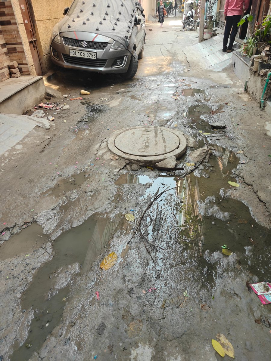 ankitssrivastav's tweet photo. Is this your new swach bharat?

Sewage overflowing in front of my home, been complaining for several days but no action has been taken. 

@CMODelhi @MCD_Delhi @BJP4Delhi  @PMOIndia @DelhiJalBoard @RamvirBidhuri @Seemavijaypt 

Requesting to please sort this as soon as possible. https://t.co/FzrelCQEjO