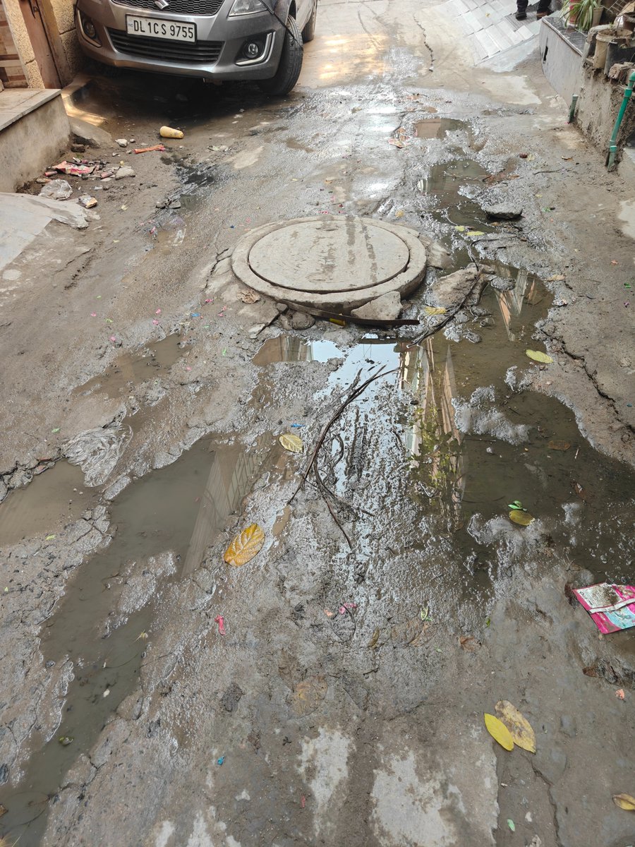ankitssrivastav's tweet photo. Is this your new swach bharat?

Sewage overflowing in front of my home, been complaining for several days but no action has been taken. 

@CMODelhi @MCD_Delhi @BJP4Delhi  @PMOIndia @DelhiJalBoard @RamvirBidhuri @Seemavijaypt 

Requesting to please sort this as soon as possible. https://t.co/FzrelCQEjO