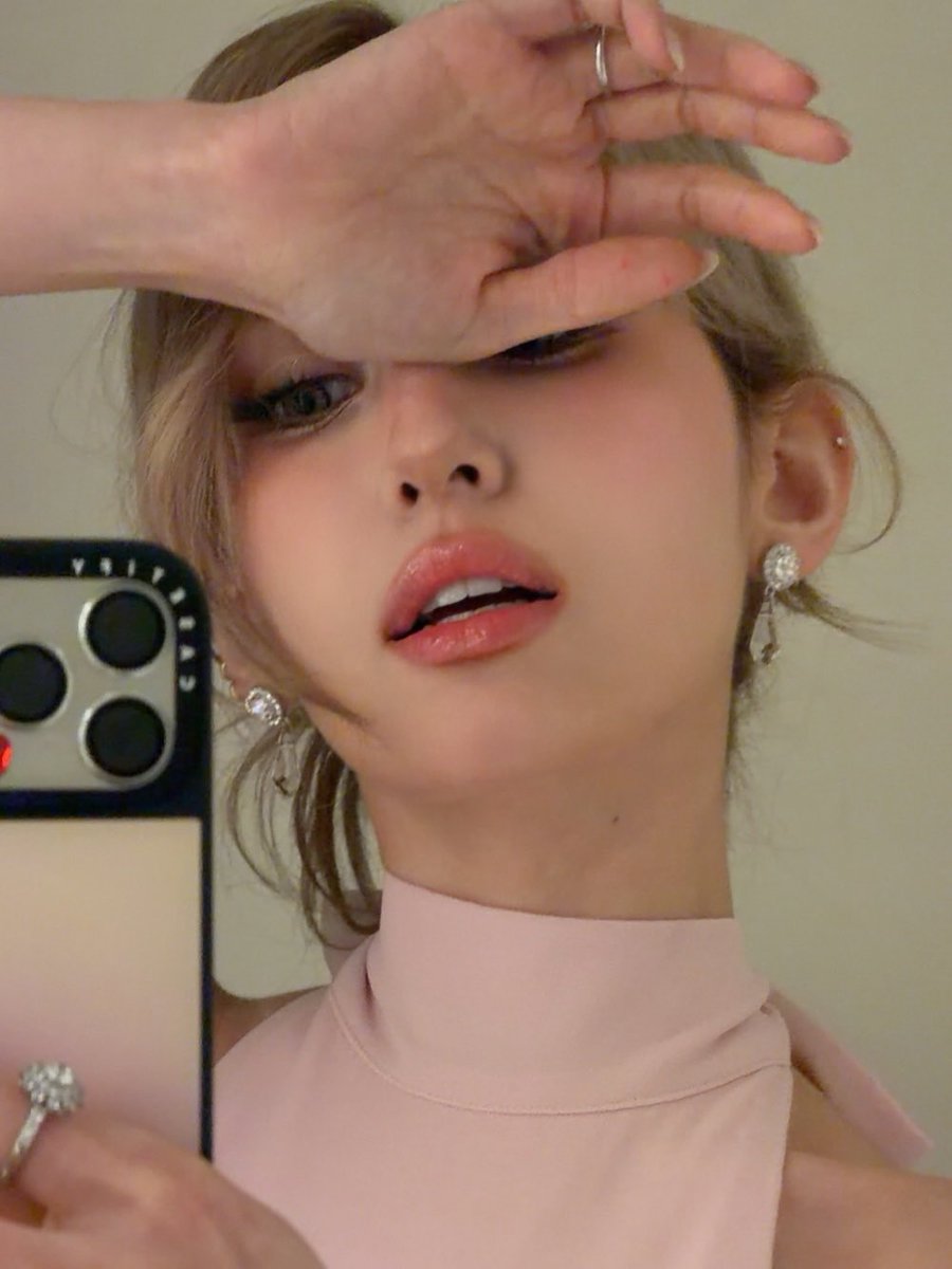 Somi, J. tweet media