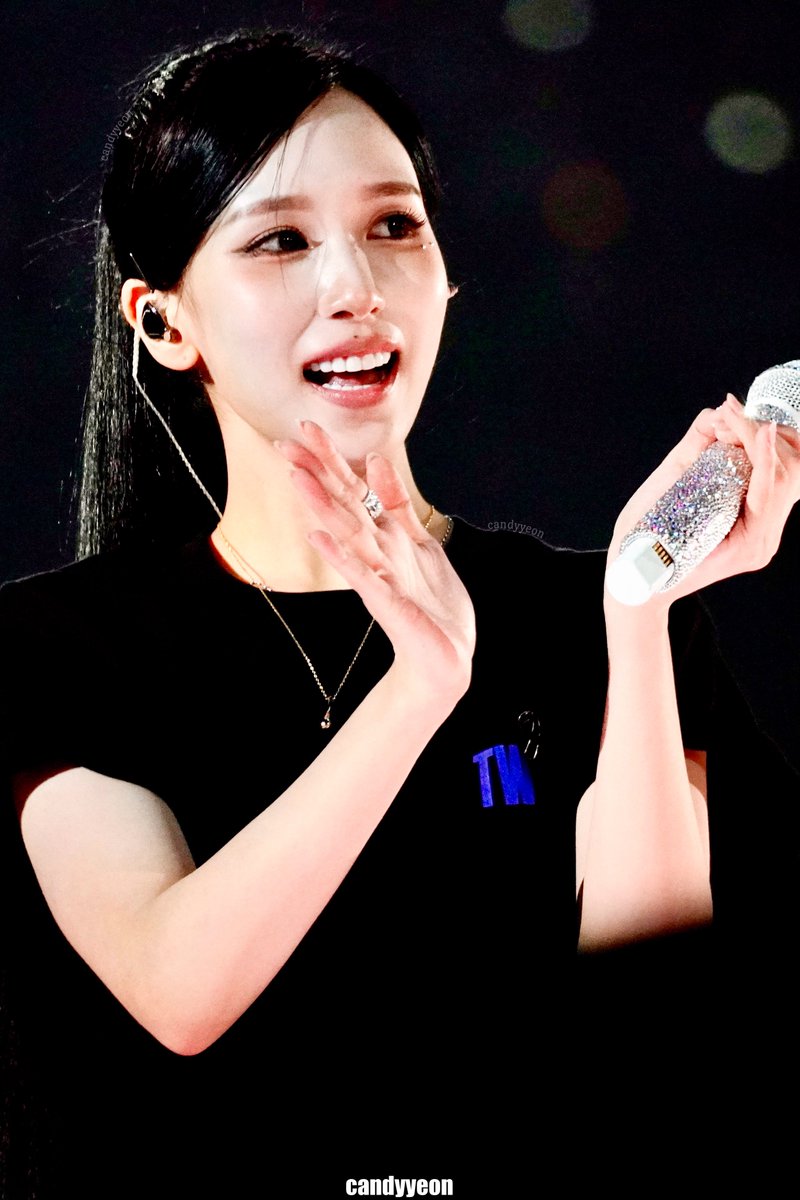 251207 HONG KONG

#TWICE #트와이스 #MINA #ミナ #미나 
#TWICE_THISISFOR_WORLD_TOUR