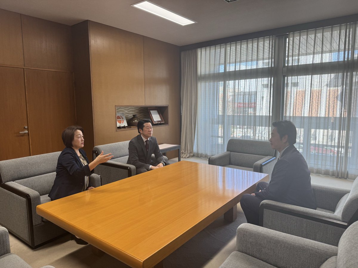 shimizu_junko's tweet photo. 3月9日
公明党長野県本部 川上信彦代表として知事、副知事へのご挨拶に…
公明党の強みである、市町村と国との連携をさらにフル活動を図り、若者、女性支援など、積極的な政策提案に努めて行く事をお話ししました。 https://t.co/fmFZRnPjRd