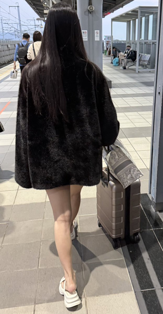 涼拖美腳 tweet media