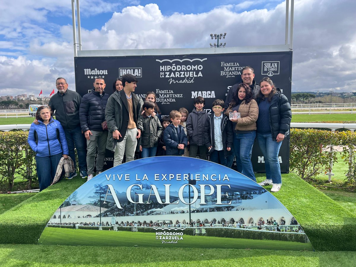 HipodromoMadrid's tweet photo. WITE TOAST consiguió la victoria del Premio PABLO FONT del domingo 8 de marzo.🥇

Enhorabuena a la Cuadra TARAMUNDI, al preparador Mario Alfredo Estévez y al jockey @ignaciomel16663 

Entregó el trofeo la familia Pablo Font. 🏆 https://t.co/jVXcbcoB37