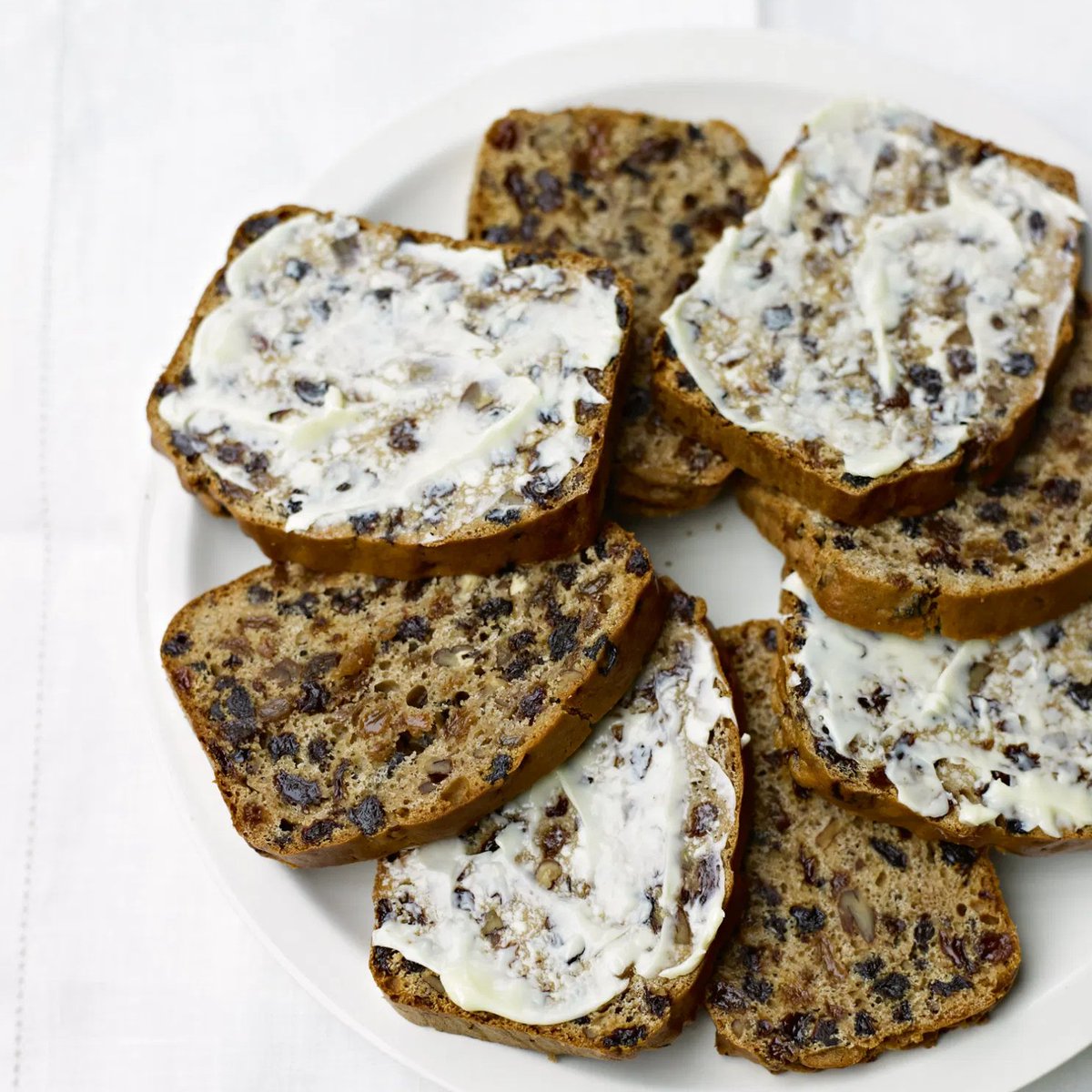 DeliaOnline's tweet photo. Recipe of the Day:  Very Fruity Irish Tea Cake⁠
⁠
🇮🇪 Happy St Patrick’s Day. ⁠
⁠
And to celebrate, today’s Recipe of the Day is Very Fruity Irish Tea Cake. 

https://t.co/0XoaCRqgTW

#recipeoftheday #stpatricksday #cakerecipes #irishteacake #fruitcake #glutenfreerecipes #DeliaSmith ⁠