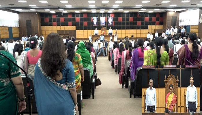 tv13gujarati's tweet image. અમદાવાદ મ્યુ.કોર્પોરેશનની 5 વર્ષની ટર્મ પૂર્ણ, આવતી કાલથી શહેરમાં વહીવટદાર શાસન લાગુ
#termend #AhmedabadMunicipleCorporation #Generalmeeting #tv13gujarati

tv13gujarati.com/news/ahmedabad…