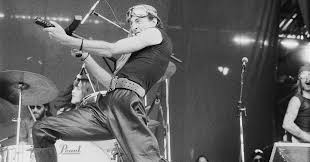 NoClass_Radio's tweet photo. 09 de marzo de 1945. Nace Robert Calvert en Sudáfrica, fué conocido como vocalista de la banda Hawkwind. #RobertCalvert #Hawkwind https://t.co/bHbHIkkjZT