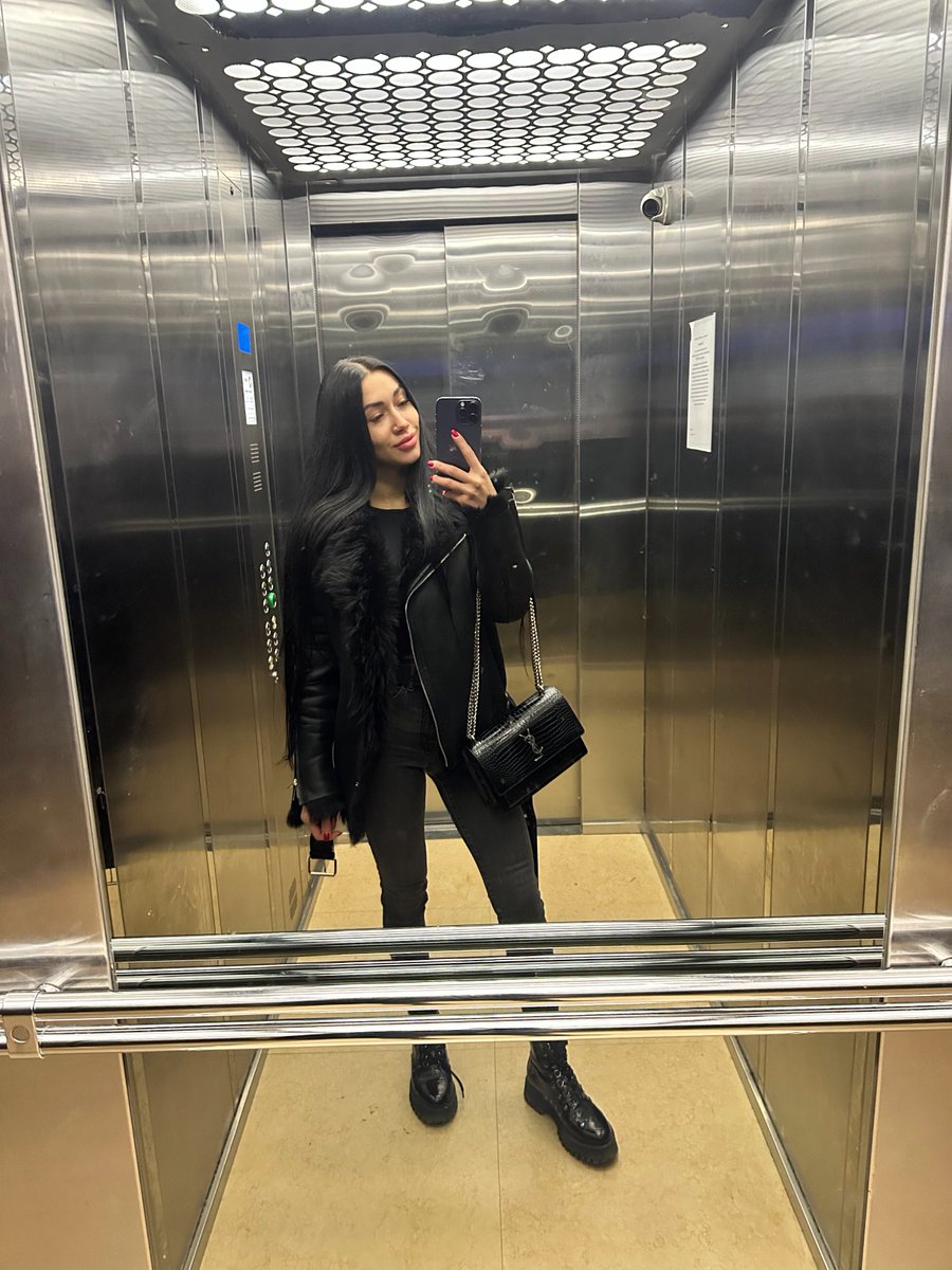 milablack_xi's tweet photo. what people see/what my followers see 😈
guess where I am heading out :)

#chaturbate #stripchat #onlyfans https://t.co/ai518yojv9