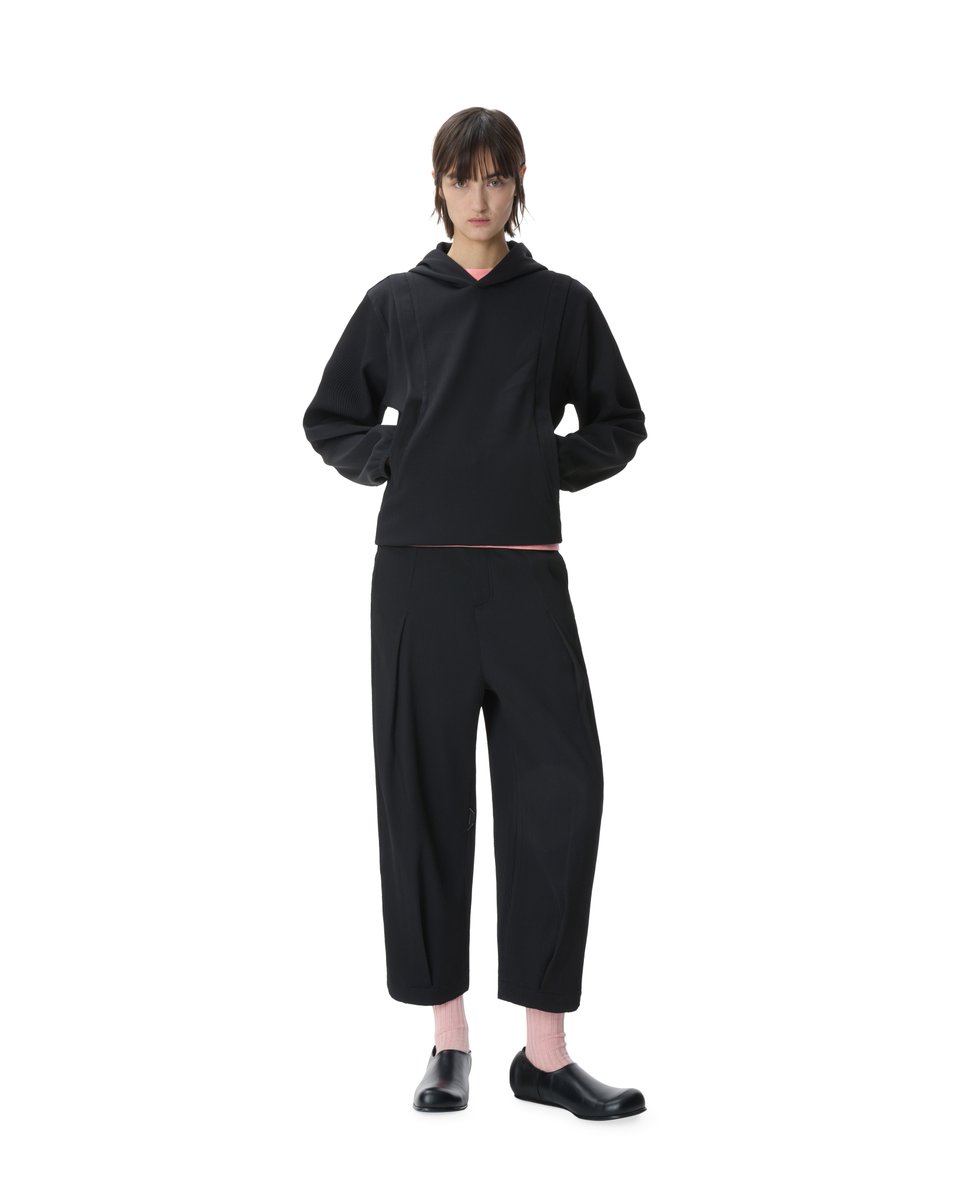 _adererror's tweet image. 캔디 포장지에서 영감을 받은 패커블 구조와 주름 디테일을 지닌 스포티 아이템들.

#ADERERROR