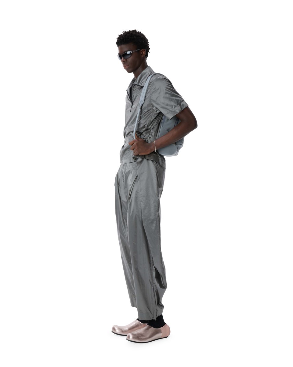 _adererror's tweet image. 캔디 포장지에서 영감을 받은 패커블 구조와 주름 디테일을 지닌 스포티 아이템들.

#ADERERROR