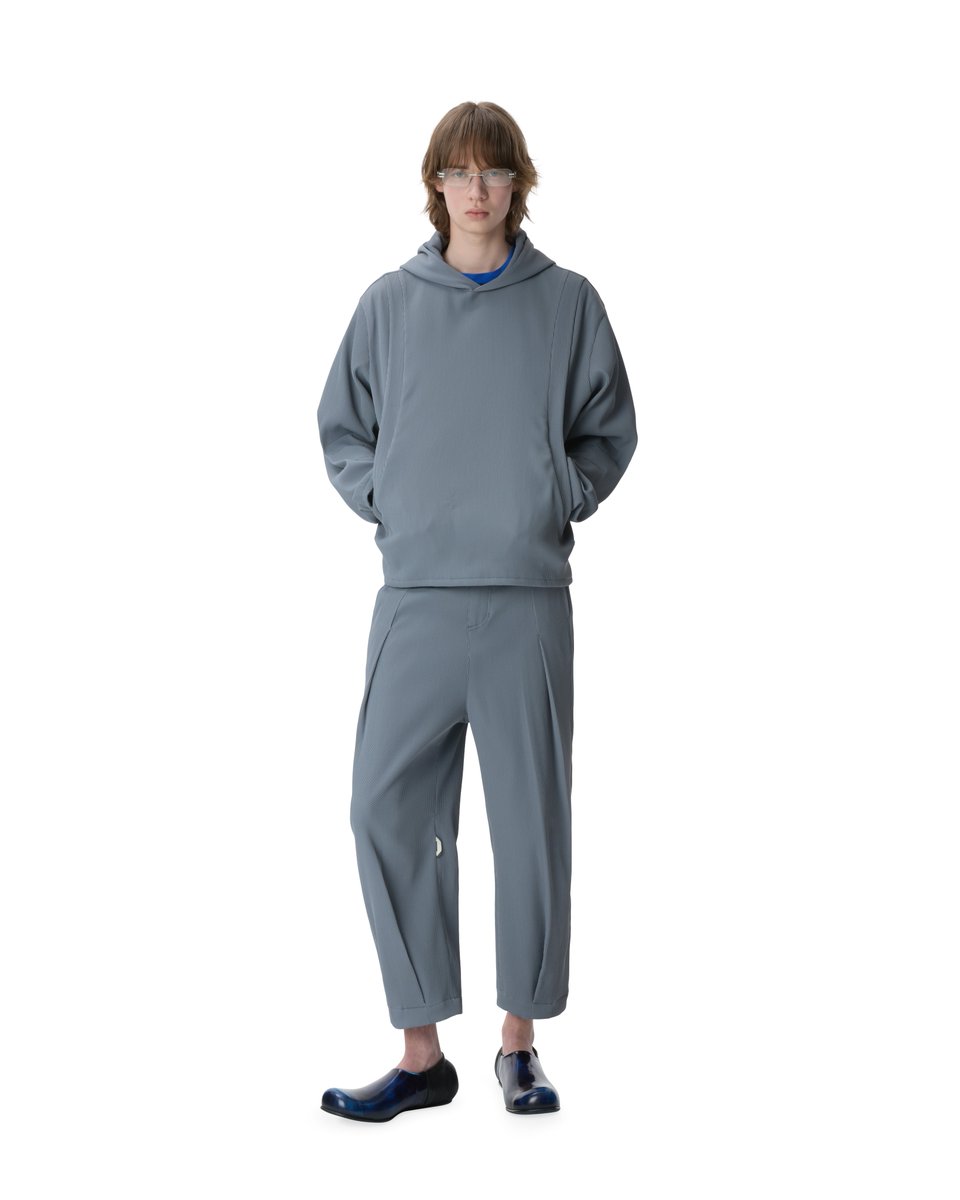 _adererror's tweet image. 캔디 포장지에서 영감을 받은 패커블 구조와 주름 디테일을 지닌 스포티 아이템들.

#ADERERROR