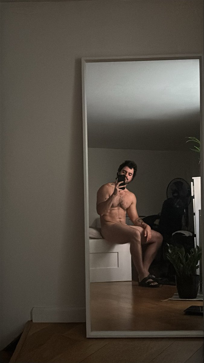 HeyRocco's tweet photo. I miss this mirror https://t.co/qIdJGfYvDZ