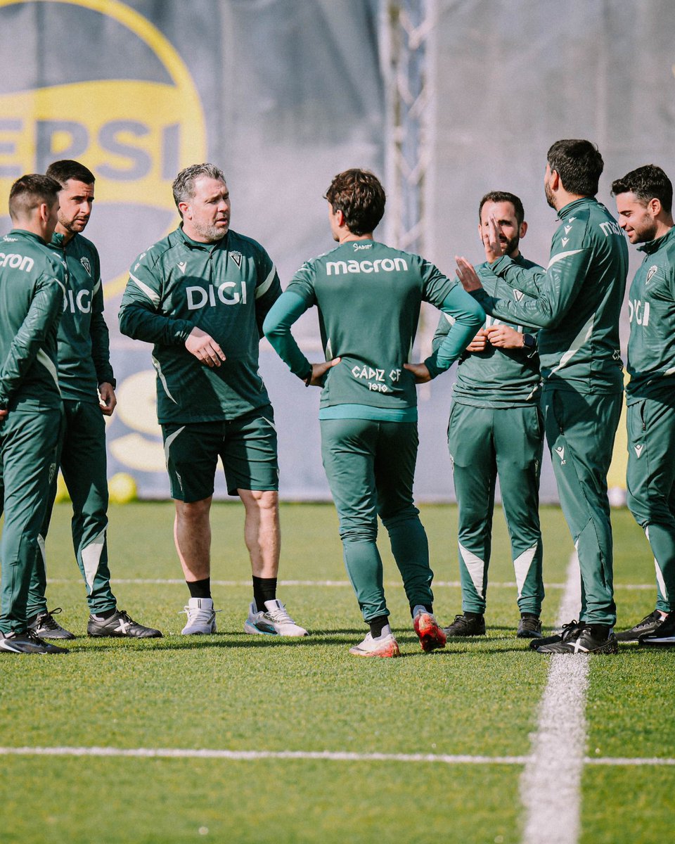 Cadiz_CF's tweet photo. 𝑵𝒖𝒆𝒗𝒐𝒔 𝒄𝒐𝒎𝒊𝒆𝒏𝒛𝒐𝒔 💛✨ https://t.co/EFSfEmbA4p