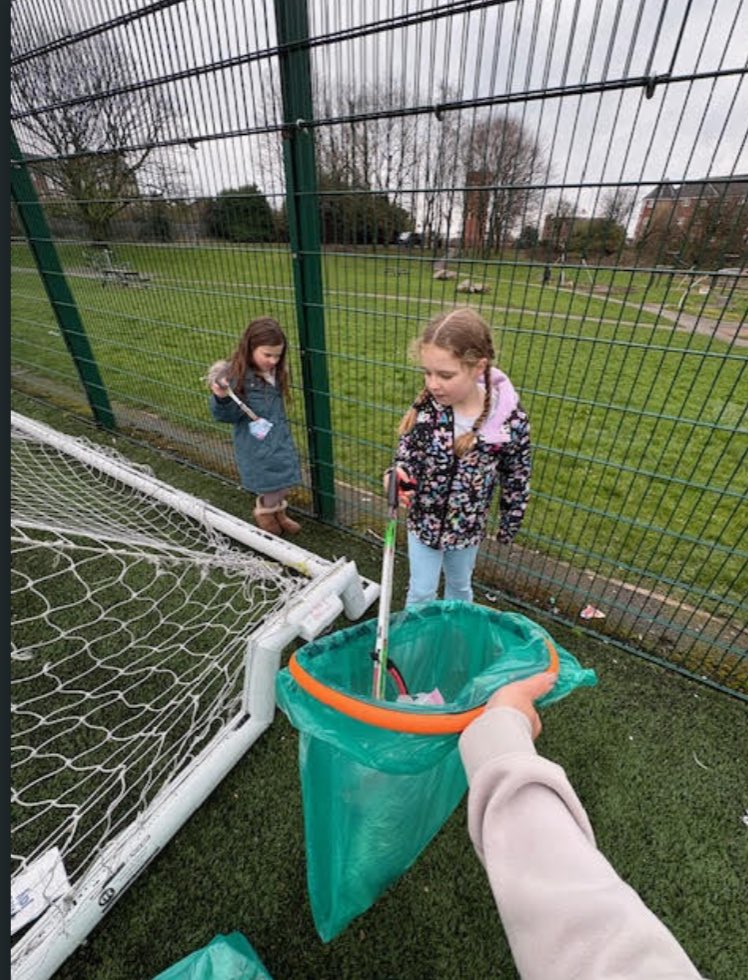 HorwichParishCE's tweet photo. Olivia and Zara have been litter picking which is helping our Climate and Sustainability. Well done girls! #hpy2 https://t.co/SNTp0SJgLd