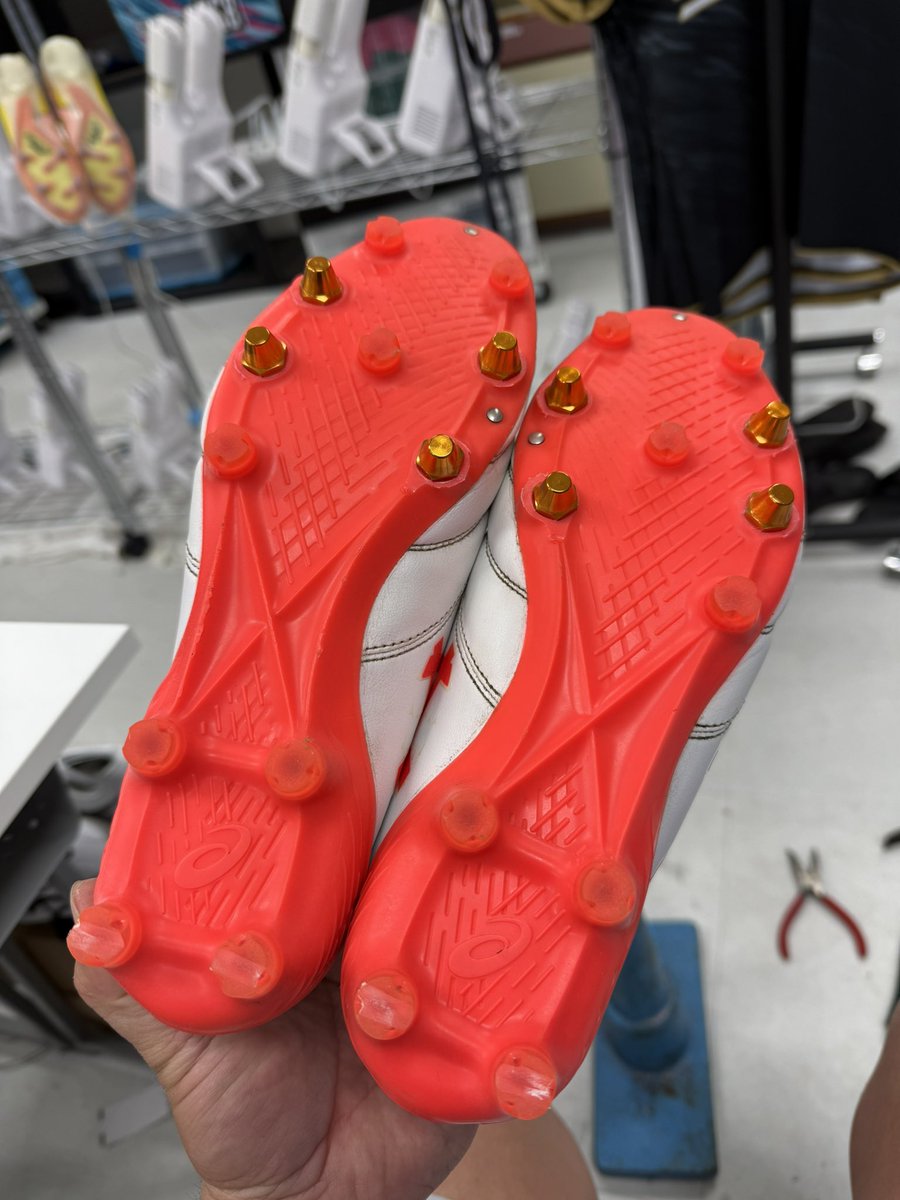 昨日の試合がデビューとなったMIX加工したスパイク。🔨
活躍に期待🔥
#栃木シティ
#ホペイロ #支える手
#加藤カレッティ丈
<a href="/JoeCaletti/">Joe Caletti</a> 
#小西慶太郎