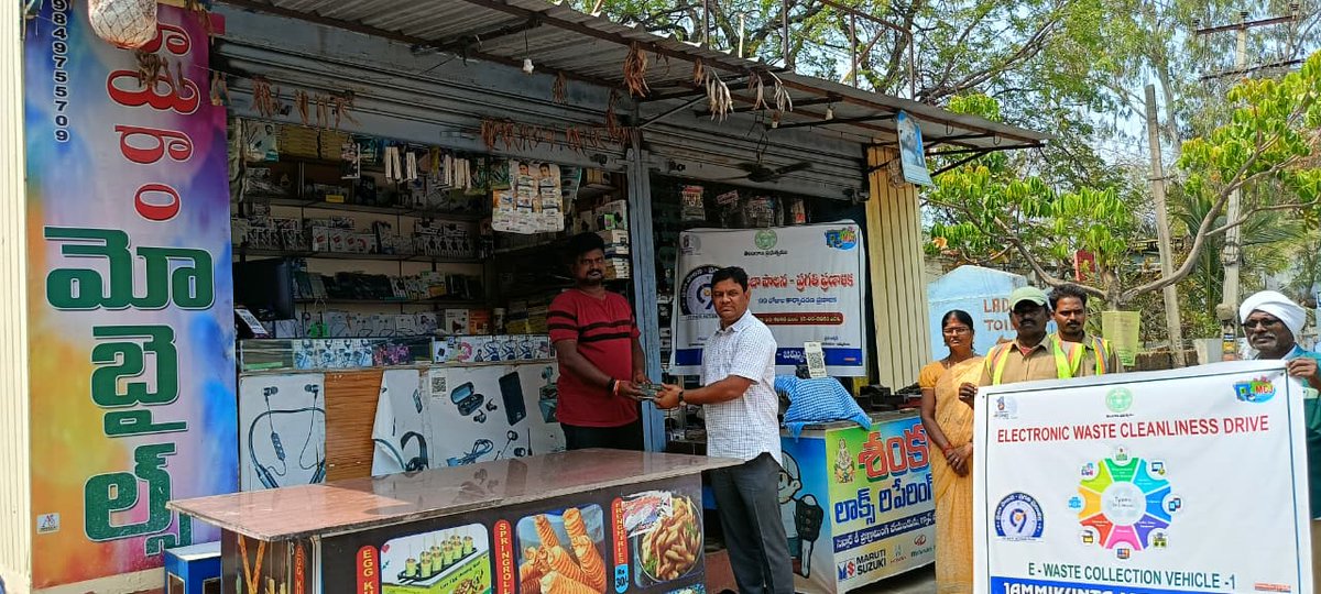 MC_Jammikkunta's tweet photo. We organized an e-waste drive program in the town.We collected electronic waste items from shops &amp; residential areas and displayed a hoarding at Gandhi main Junction.
@SwachhBharatGov @MoHUA_India 
@tksreedevi @cdmatelangana @TelanganaCMO @RoopaMishra77
@Collector_KNR
@aclb_knr https://t.co/l0PY6oqzhS
