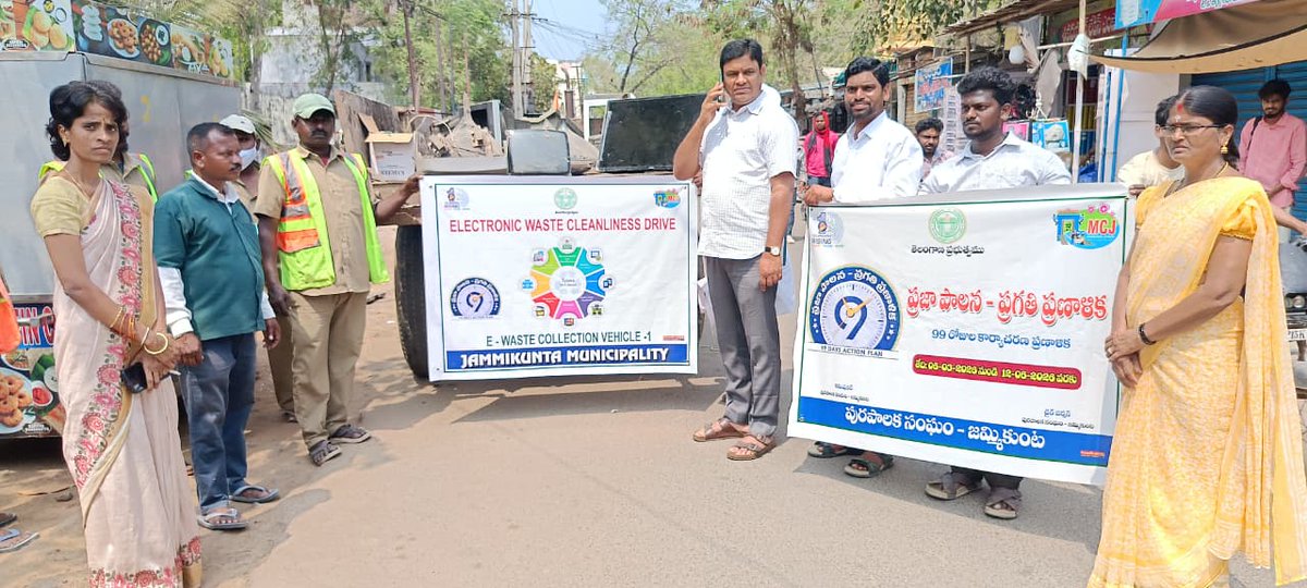 MC_Jammikkunta's tweet photo. We organized an e-waste drive program in the town.We collected electronic waste items from shops &amp; residential areas and displayed a hoarding at Gandhi main Junction.
@SwachhBharatGov @MoHUA_India 
@tksreedevi @cdmatelangana @TelanganaCMO @RoopaMishra77
@Collector_KNR
@aclb_knr https://t.co/l0PY6oqzhS