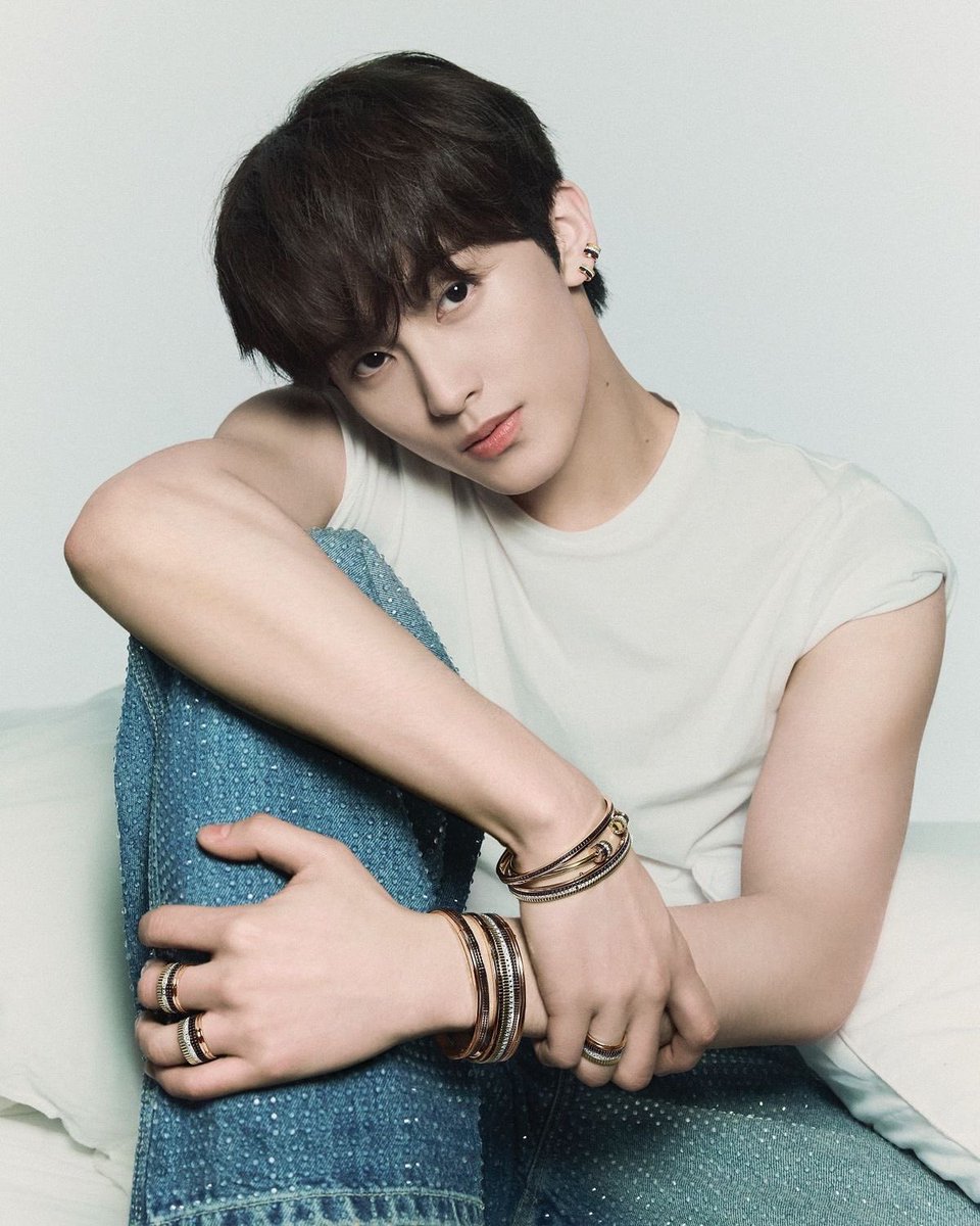 mark in white shirt 🤍