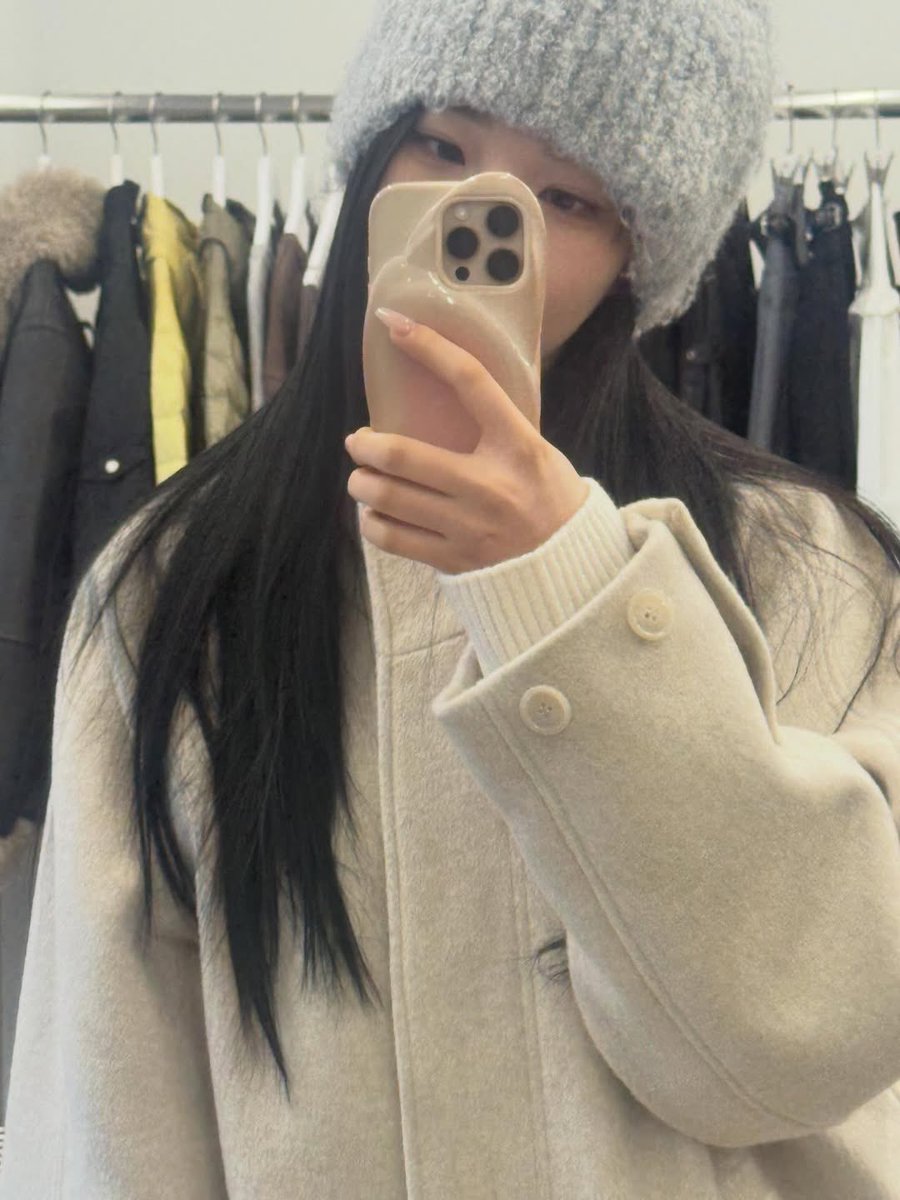ᅠᅠᅠᅠᅠᅠᅠᅠᅠᅠ
Outfit Check — One last winter ensemble reflected in the mirror, as the season slowly drifts toward its gentle farewell ₊°｡❆
ᅠᅠᅠᅠᅠᅠᅠᅠᅠᅠ