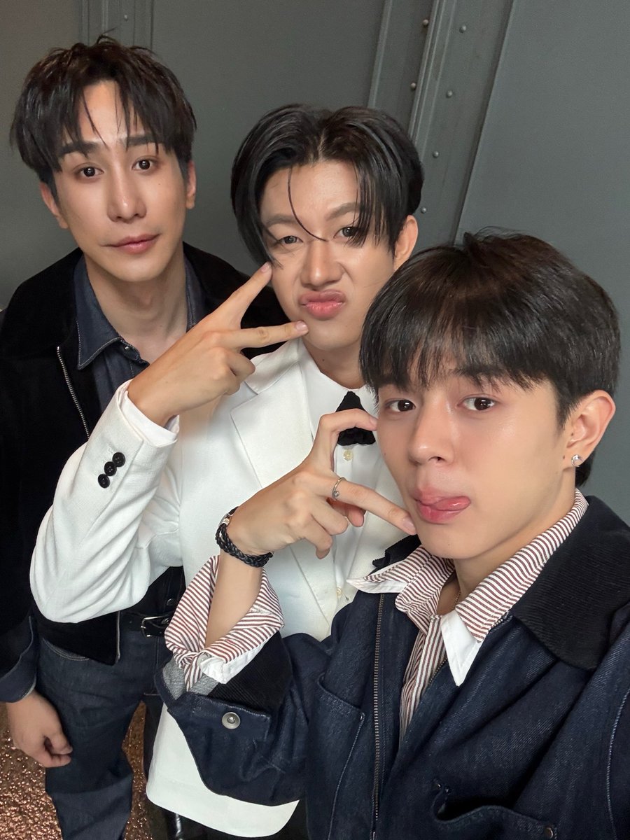 ณิชรับจัดดอกไม้เฉย ๆ 🌷 tweet media