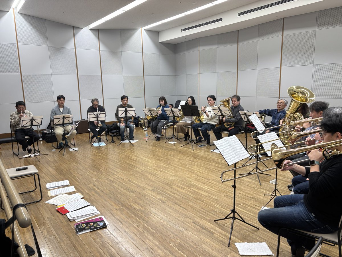 EErnst40980's tweet photo. 音出し会🎵新規メンバーさんも加わり数々の曲を次から次へ…曲多し！！選曲が山ほどある。笑
どんなプログラムになるのかワクワクな音出し会でした✨
10/4が演奏会です🎶
皆様、ぜひ予定に入れてくださいませ٩(*>▽<*)۶
----------
Ensemble ERNST
16th.Concert
2026.10.4(日)13:30開演
熱田文化小劇場 https://t.co/sL6Yu170wp
