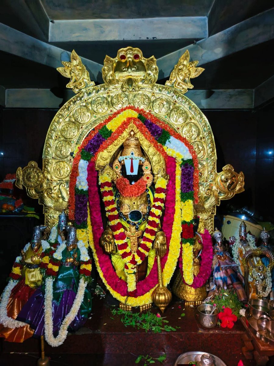 బంగారు మకర తోరణం అలంకారణలో కోనసీమ తిరుమల వాడపల్లి వెంకటేశ్వర స్వామివారు