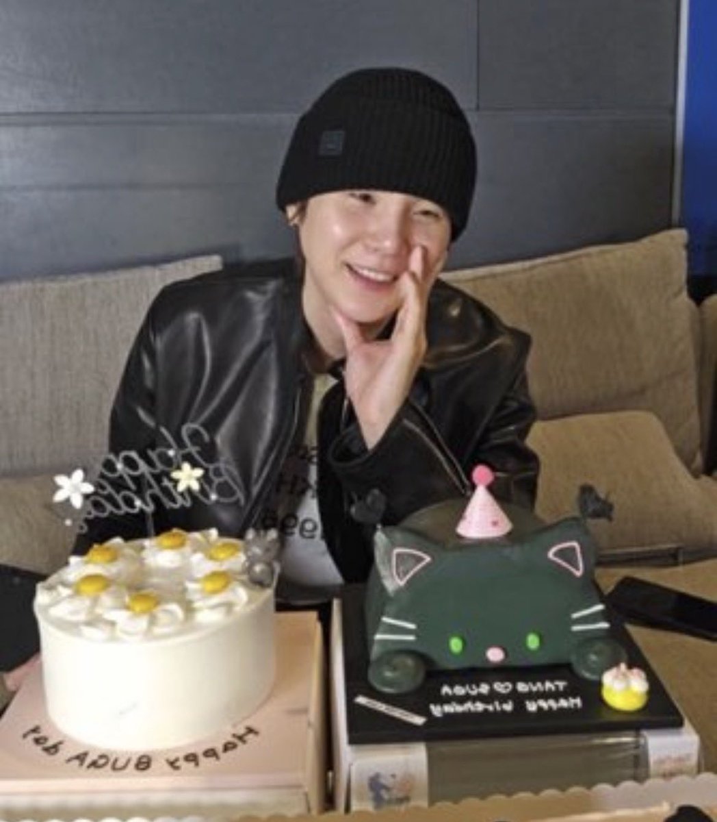 dünyada ki en sirin kisi ya pastası bile kedili😭😭