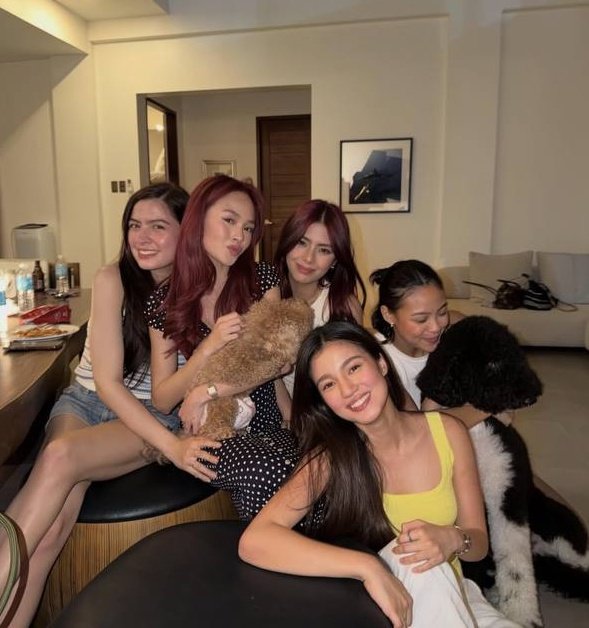 pretty in yellow. hi crinkles! 
©Alexa
#BelleMariano