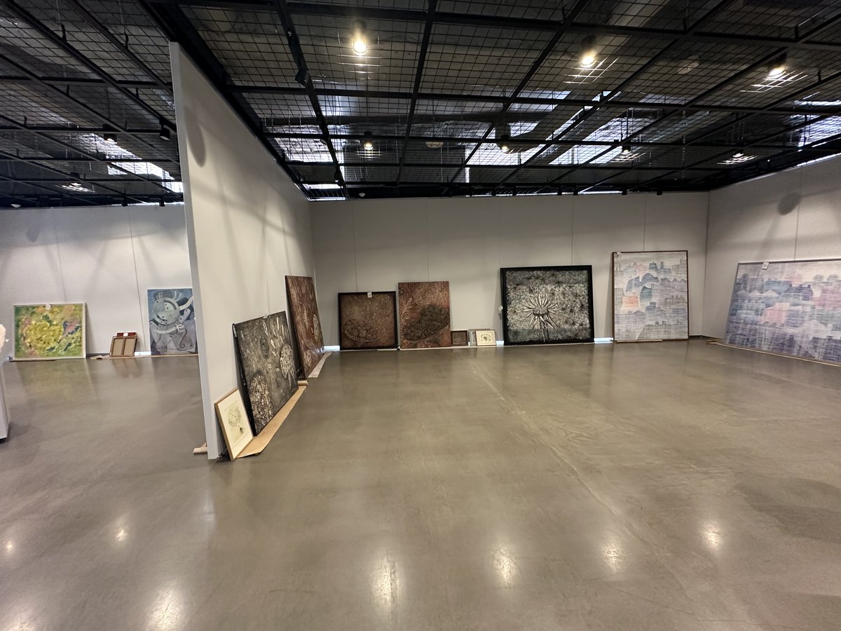 uesugi_museum's tweet photo. 米沢市上杉博物館学芸員がプロデュースしているArts Meet Okitama2026＆AMO2025大賞展（よねざわ市民ギャラリー自主事業）の準備が大詰めです。この公募展は今年で10回目。昨年の大賞　新野裕美さんの個展は1年かけて作り上げてきたものです。是非ご来場ください！＃AMO2026 https://t.co/TpjOGweDK1