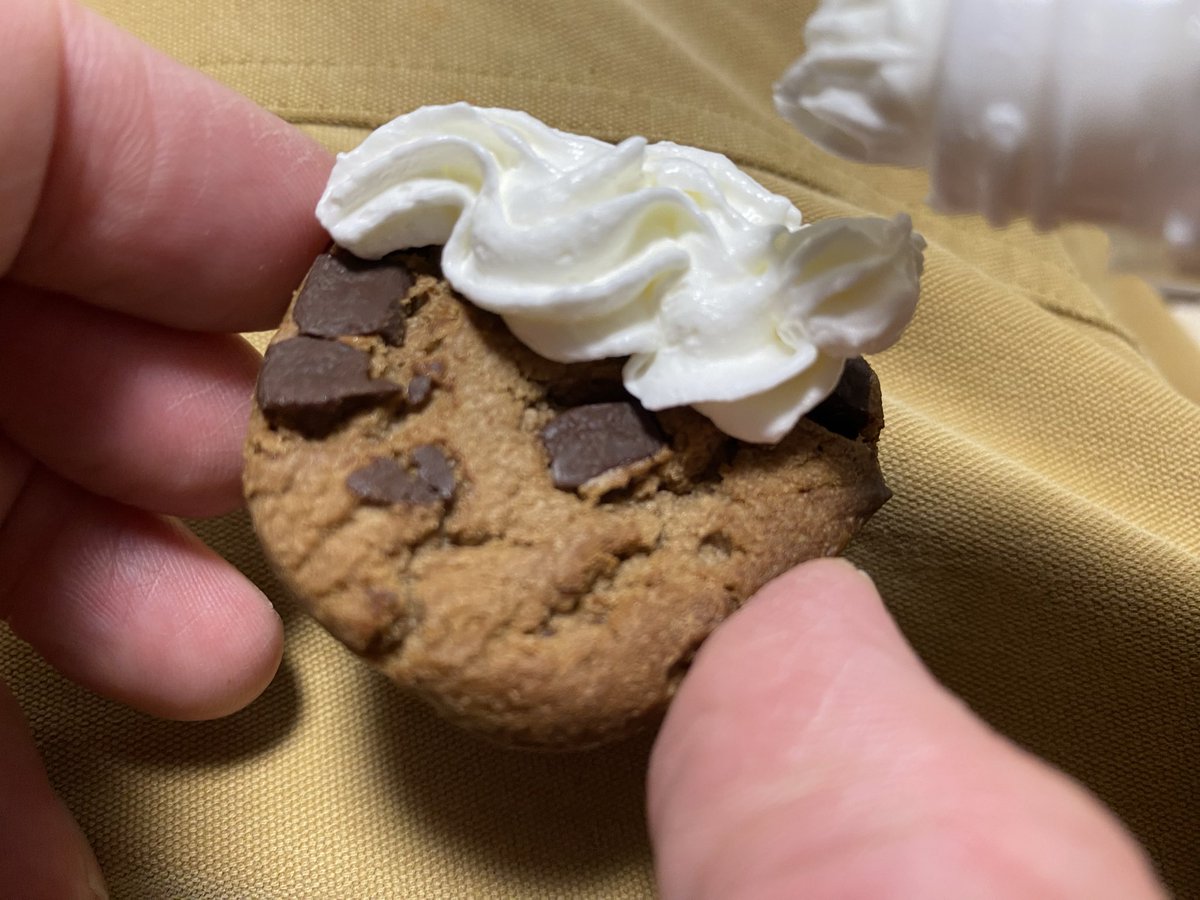 sun31son's tweet photo. 無限に食べてしまう
ホイップクリームの恐ろしさ😱 https://t.co/BlHSLRUz1A