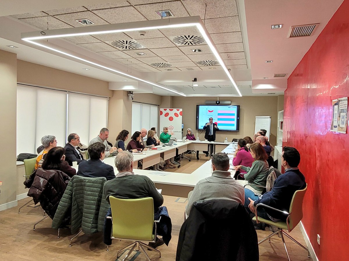 Hoy presentamos el nuevo proyecto informativo de subvenciones para el acompañamiento y asesoramiento de nuestros centros y entidades titulares de Madrid.

La Sala de Juntas acoge una sesión informativa que ha contado con la participación de una treintena de centros y fundaciones