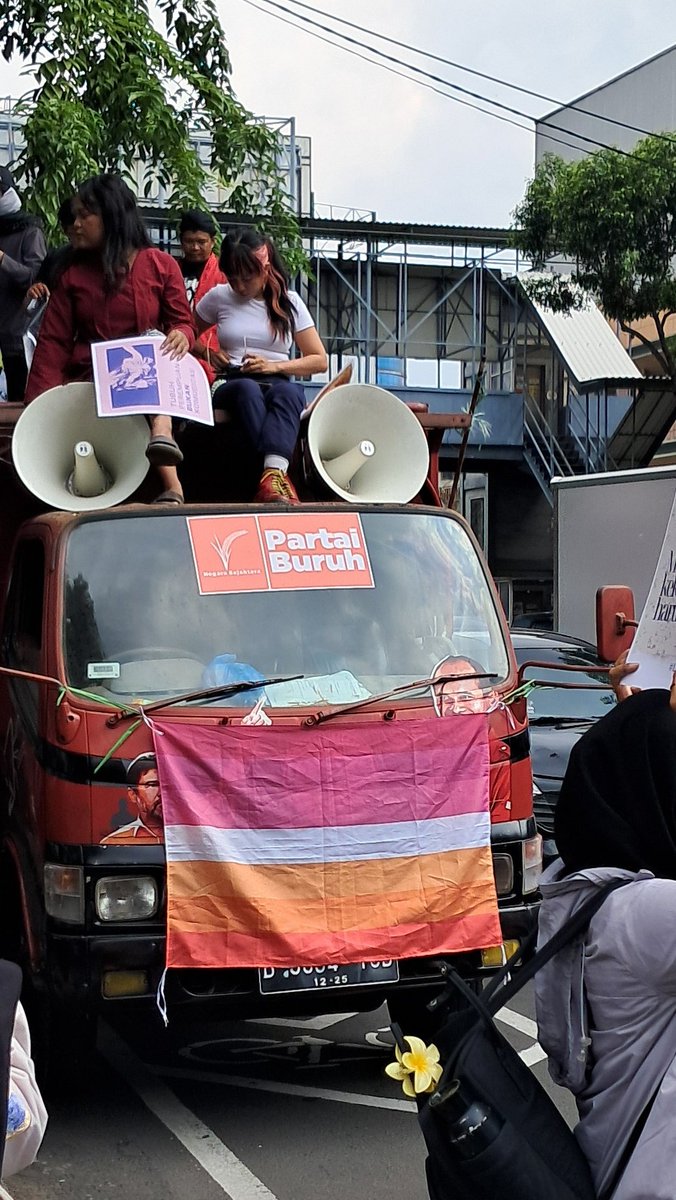 sya is making music and zines, 🏳️⚧️ tweet media