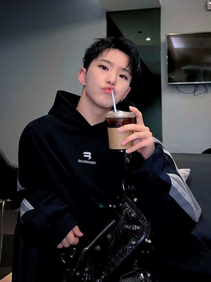 selfolssi ♤ tweet media