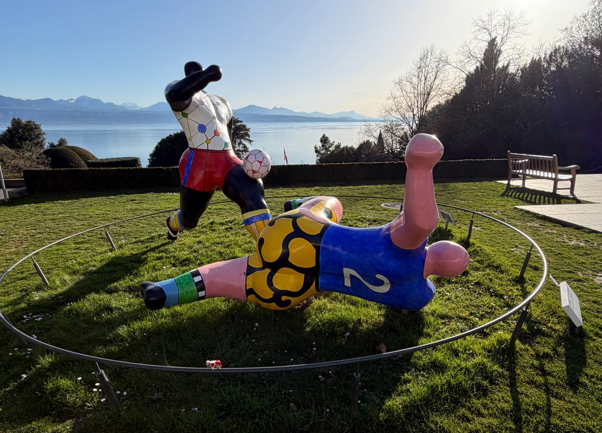 Happy Lilly tweet media