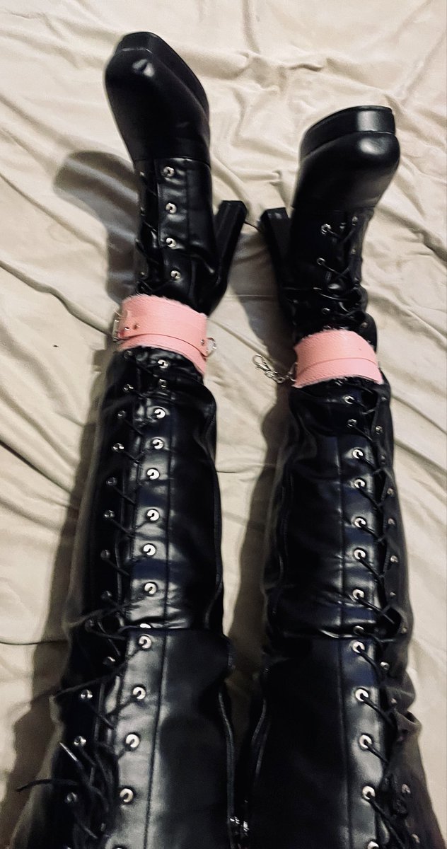 longboots_10's tweet photo. ブーツが大好きすぎて街中でブーツ姿人を見てしまう
でも、もうブーツの季節終わりかー
誰かブーツの話一緒にして欲しい
 #ブーツ 
 #ロングブーツ 
 #匂い https://t.co/8owFVSbcAF