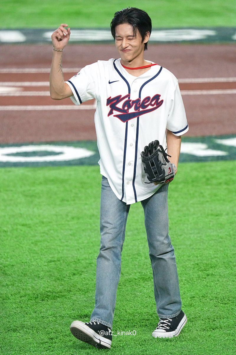 ⚾️😆

#ATEEZ #wooyoung #ウヨン #始球式