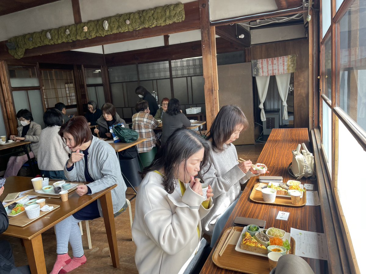 2026/4/12 
『つくる。八百屋』
9:00〜12:30
臨時駐車場60台
雨天決行
入場無料
大特価の銀杏掴み取り　
やりまーす
旬菜プレートも人気です。
お話し会は、布ナプキンアドバイザーのaoiさんのお話し会です。
詳しくは画像をご覧ください。
一宮市木曽川町でお待ちしています。